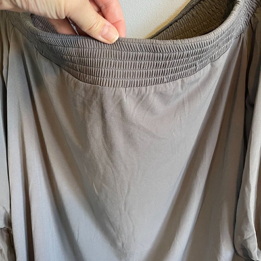 NWT Torrid Womens Gray Studio Knit Off Shoulder Smocked Chiffon Swing Top Large - Picture 9 of 13